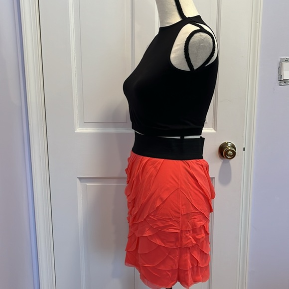 Express mini scalloped skirt - Picture 3 of 7
